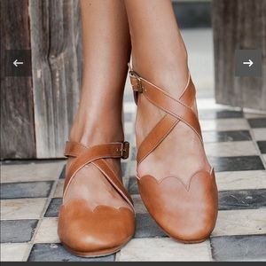 Bali ELF Mangrove flats size 7 in vintage tan